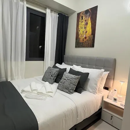 Modern Minimalist Suite At Shore 3 Residences Moa