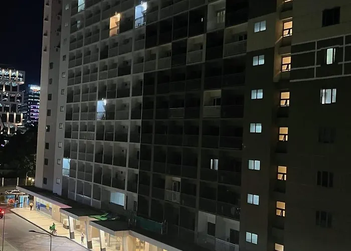 Modern 1-br Retreat With Pool, High Speed Wifi, Netflix, Steps From Moa, Bars, Entertainment, Transport 4* Manila