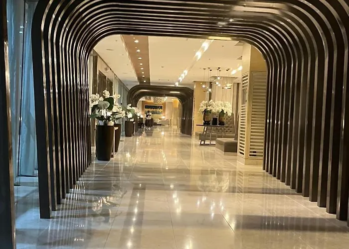 Modern 1-br Retreat With Pool, High Speed Wifi, Netflix, Steps From Moa, Bars, Entertainment, Transport