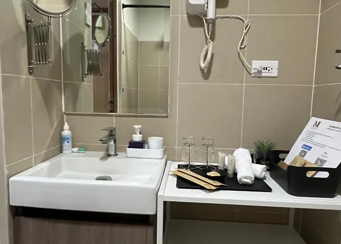 Modern 1-br Retreat With Pool, High Speed Wifi, Netflix, Steps From Moa, Bars, Entertainment, Transport Aparthotel Manila