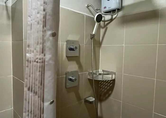 Modern 1-br Retreat With Pool, High Speed Wifi, Netflix, Steps From Moa, Bars, Entertainment, Transport 4*
