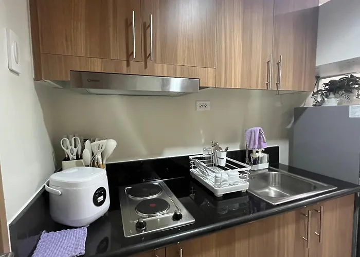 Modern 1-br Retreat With Pool, High Speed Wifi, Netflix, Steps From Moa, Bars, Entertainment, Transport Manila