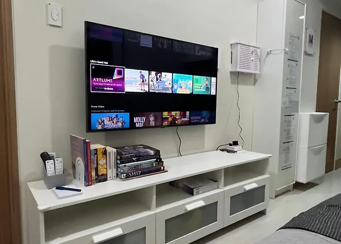 Aparthotel Modern 1-br Retreat With Pool, High Speed Wifi, Netflix, Steps From Moa, Bars, Entertainment, Transport Manila