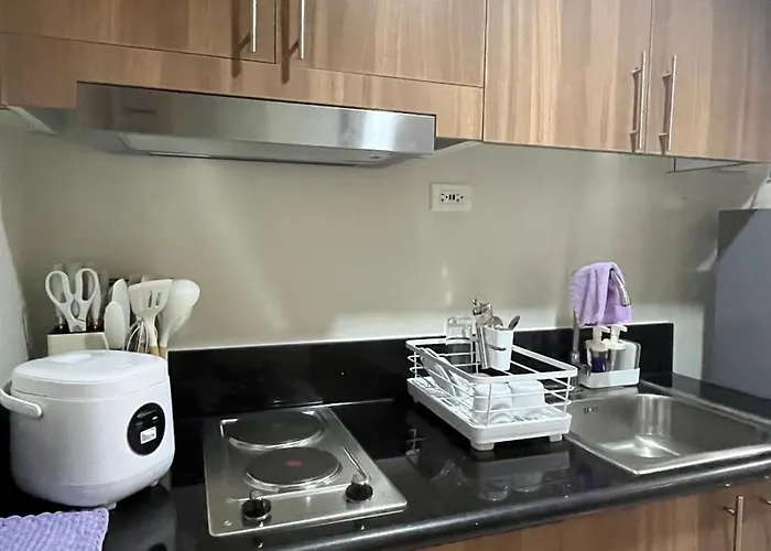 Modern 1-br Retreat With Pool, High Speed Wifi, Netflix, Steps From Moa, Bars, Entertainment, Transport 4*