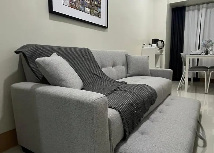 Modern 1-br Retreat With Pool, High Speed Wifi, Netflix, Steps From Moa, Bars, Entertainment, Transport Manila