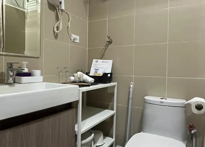 Modern 1-br Retreat With Pool, High Speed Wifi, Netflix, Steps From Moa, Bars, Entertainment, Transport 4* Manila