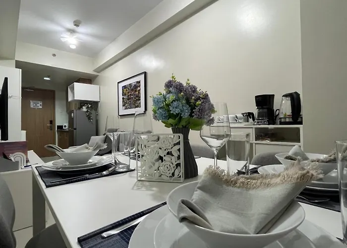 Modern 1-br Retreat With Pool, High Speed Wifi, Netflix, Steps From Moa, Bars, Entertainment, Transport Aparthotel