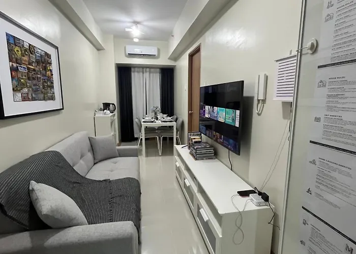 Modern 1-br Retreat With Pool, High Speed Wifi, Netflix, Steps From Moa, Bars, Entertainment, Transport Manila
