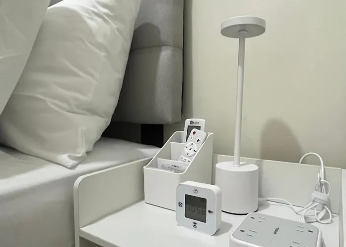 Aparthotel Modern 1-br Retreat With Pool, High Speed Wifi, Netflix, Steps From Moa, Bars, Entertainment, Transport Manila