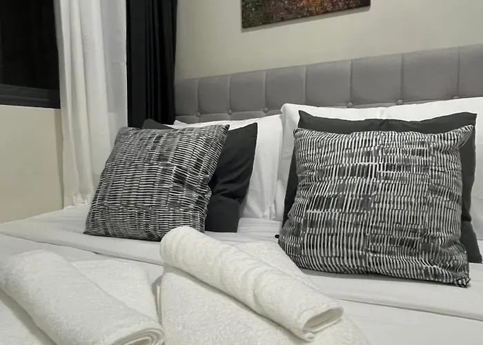 Aparthotel Modern 1-br Retreat With Pool, High Speed Wifi, Netflix, Steps From Moa, Bars, Entertainment, Transport 4*