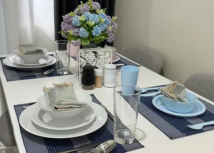 Modern 1-br Retreat With Pool, High Speed Wifi, Netflix, Steps From Moa, Bars, Entertainment, Transport Aparthotel