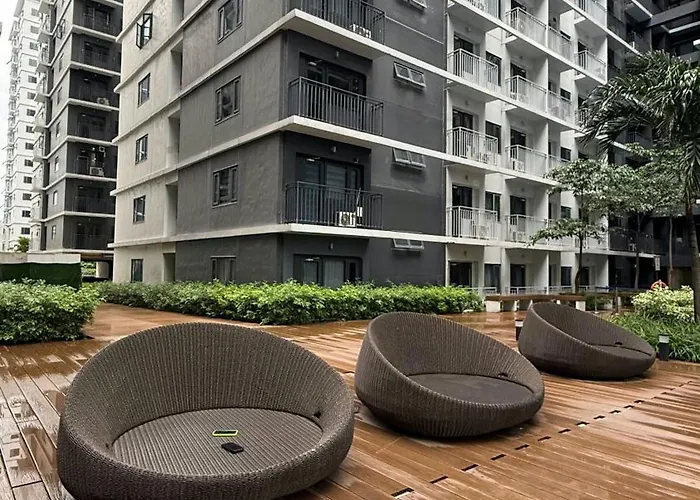 Aparthotel Modern 1-br Retreat With Pool, High Speed Wifi, Netflix, Steps From Moa, Bars, Entertainment, Transport Manila