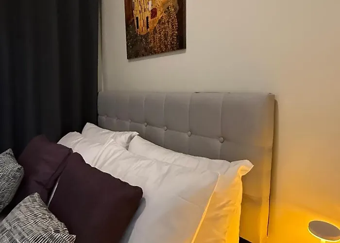 Modern 1-br Retreat With Pool, High Speed Wifi, Netflix, Steps From Moa, Bars, Entertainment, Transport Aparthotel