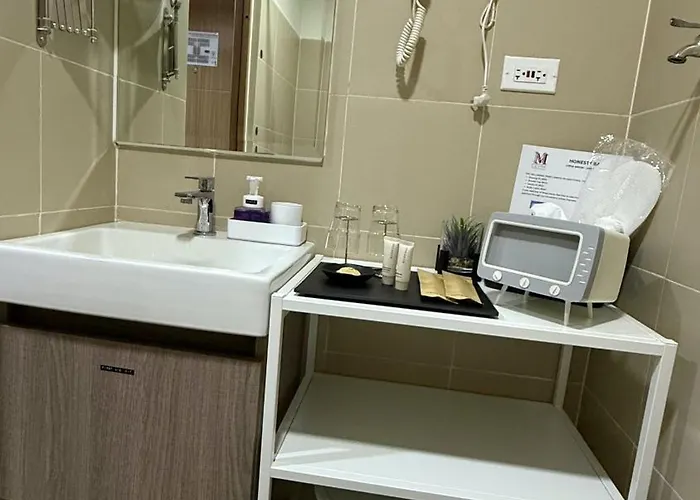 Modern 1-br Retreat With Pool, High Speed Wifi, Netflix, Steps From Moa, Bars, Entertainment, Transport Aparthotel Manila